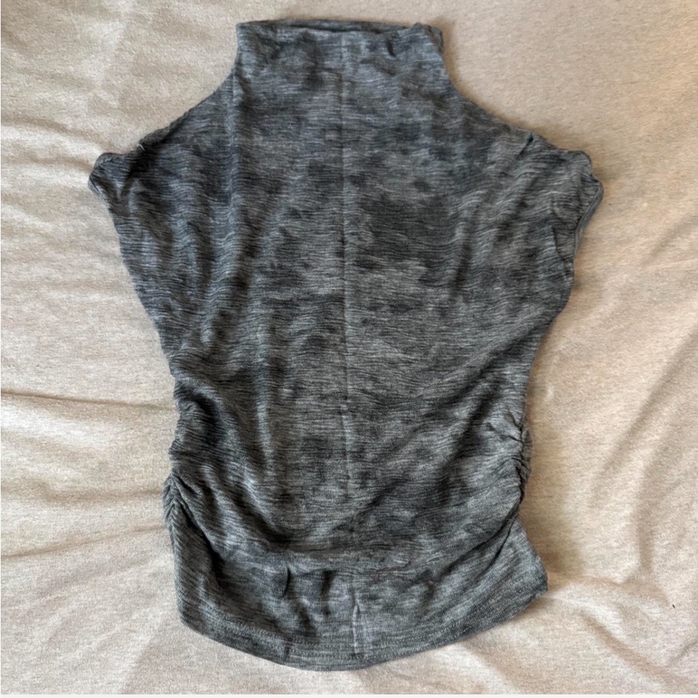 Gray Women's scoop neck scrunched waist Top